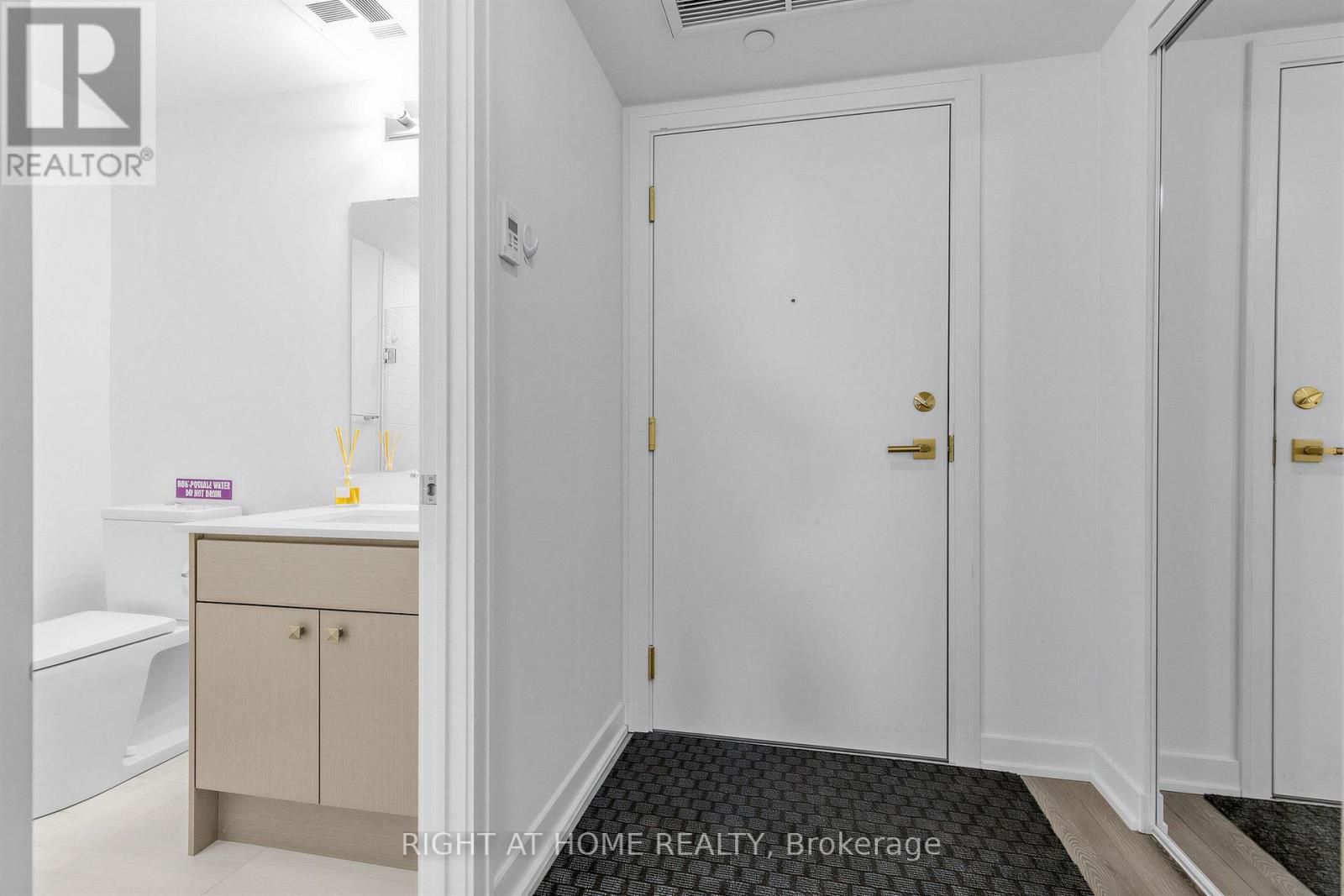 #316 2 MANDERLEY DRIVE - 5