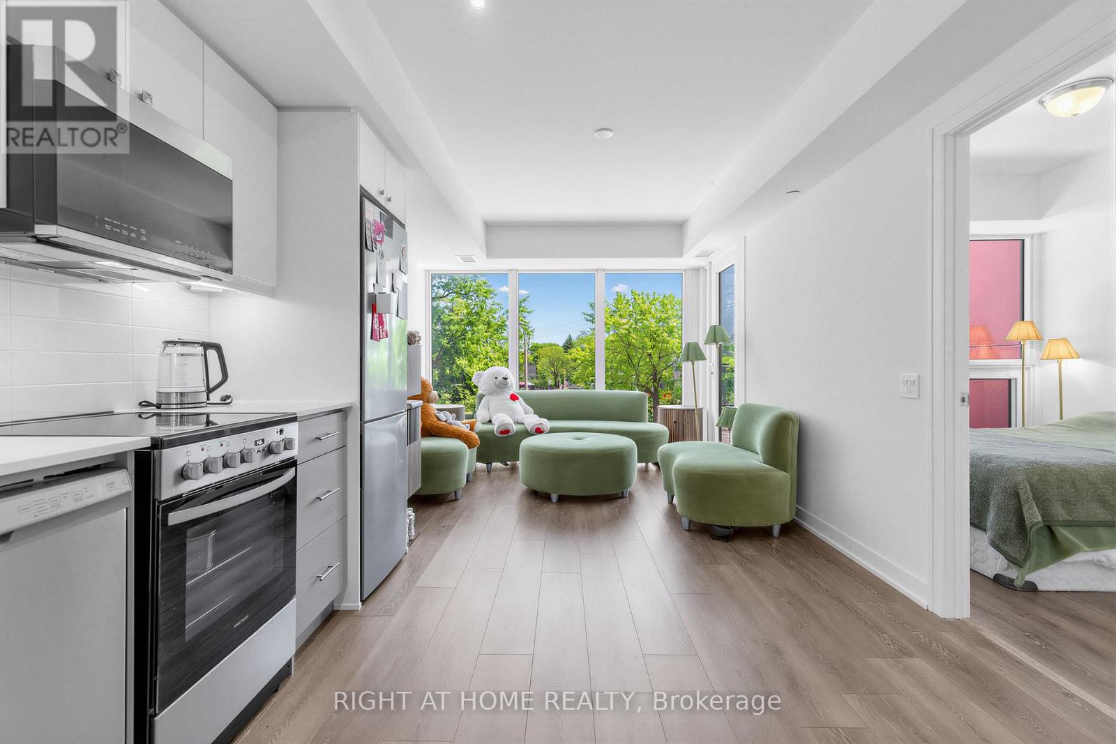 #316 2 MANDERLEY DRIVE - 9