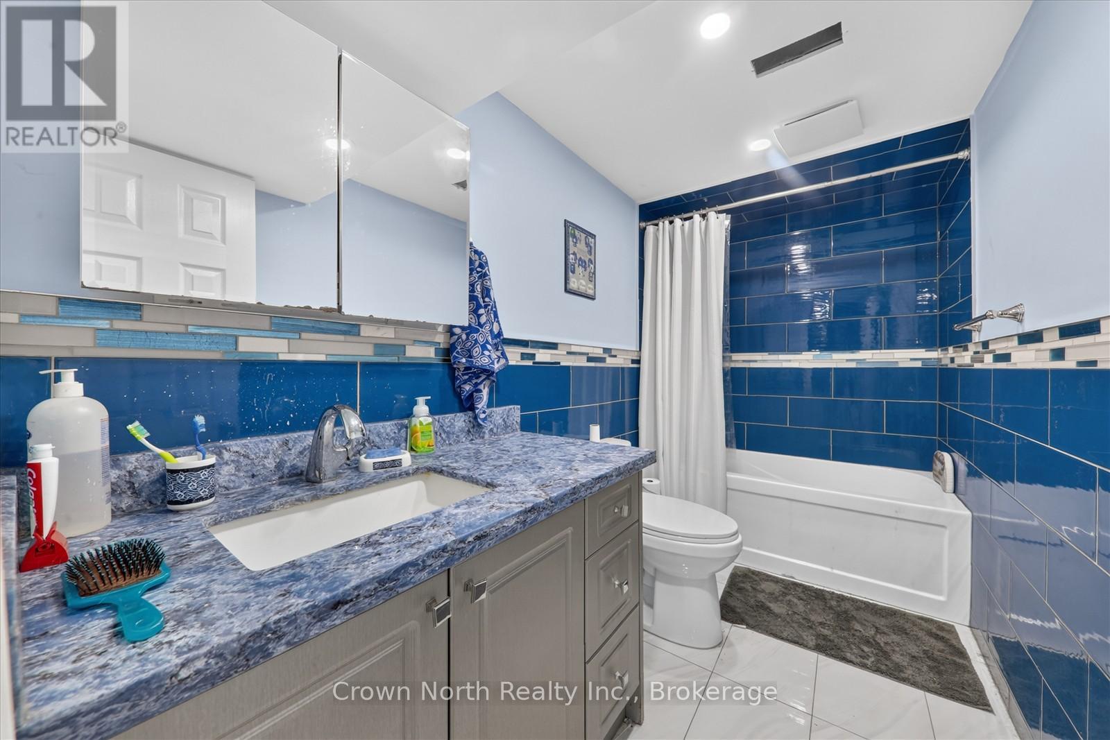 63 PORTICO DRIVE - 32