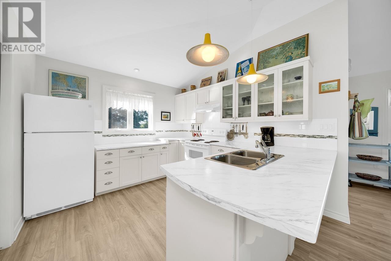 11 HOWE POINT Road - 13