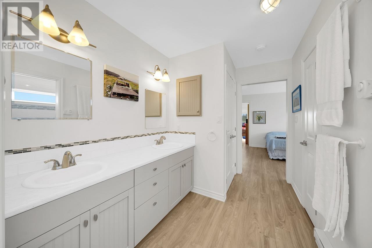 11 HOWE POINT Road - 18