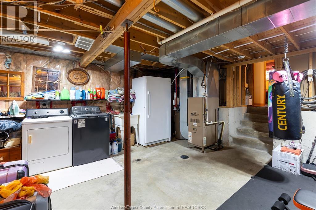 18 AZAR DRIVE - 33