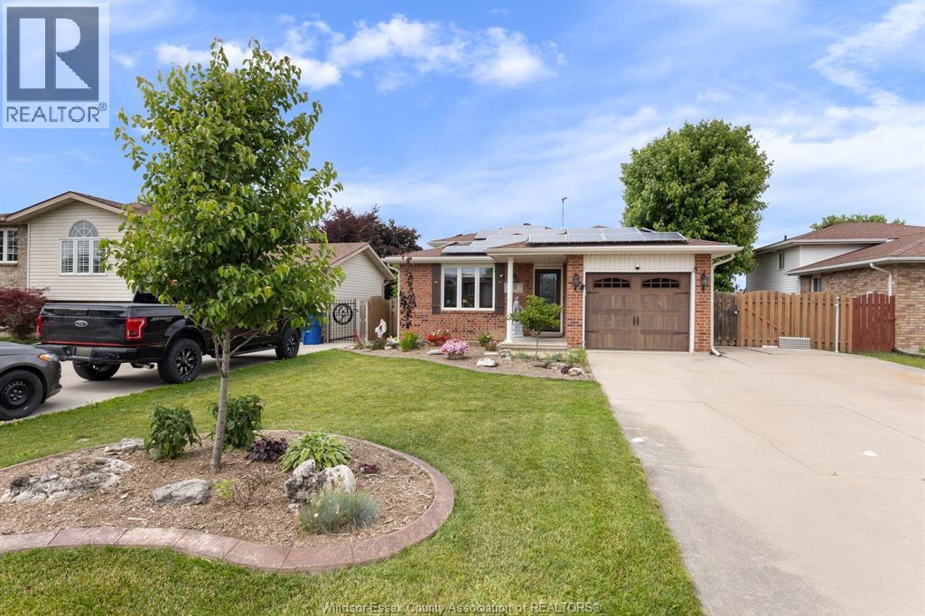 18 AZAR DRIVE - 4