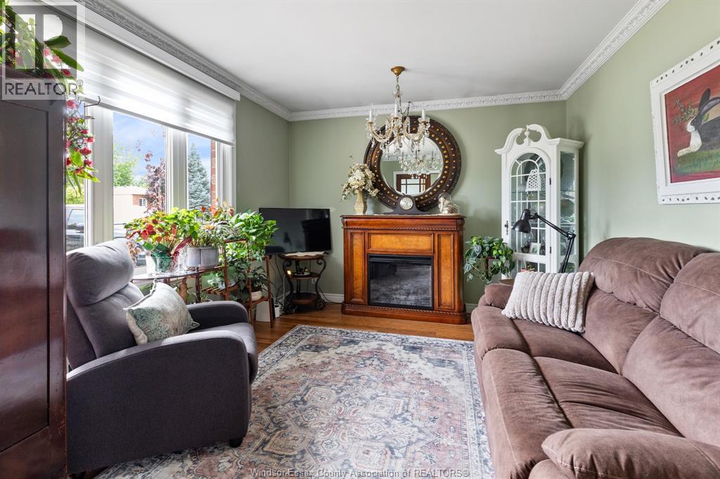18 AZAR DRIVE - 14