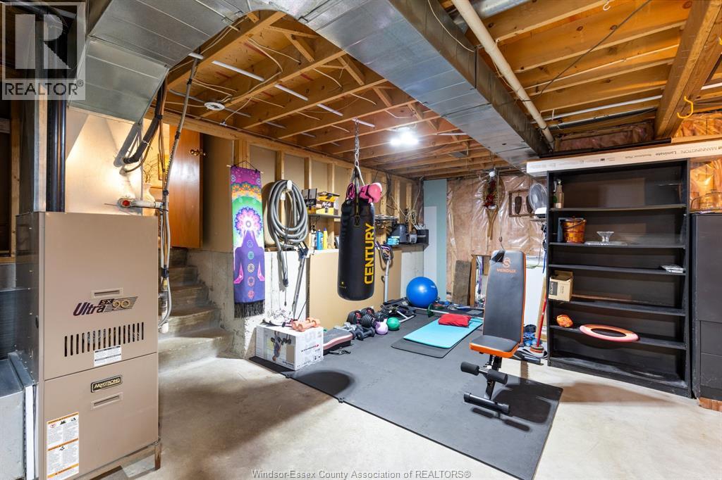 18 AZAR DRIVE - 32