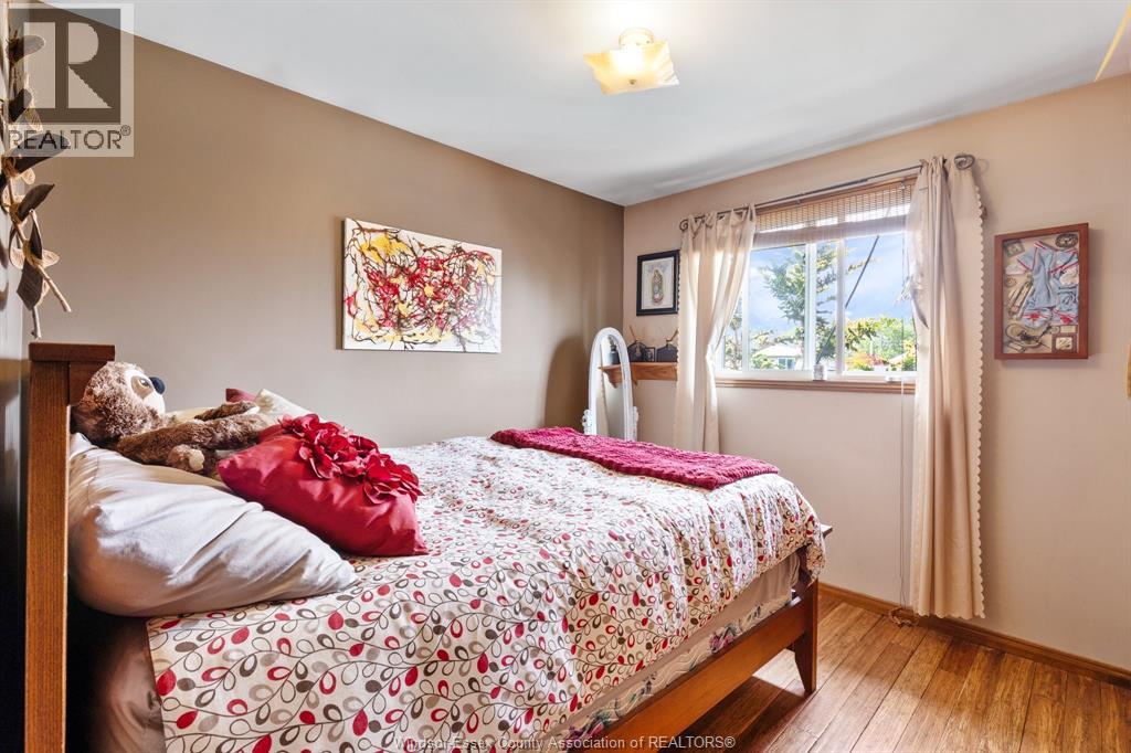 18 AZAR DRIVE - 23