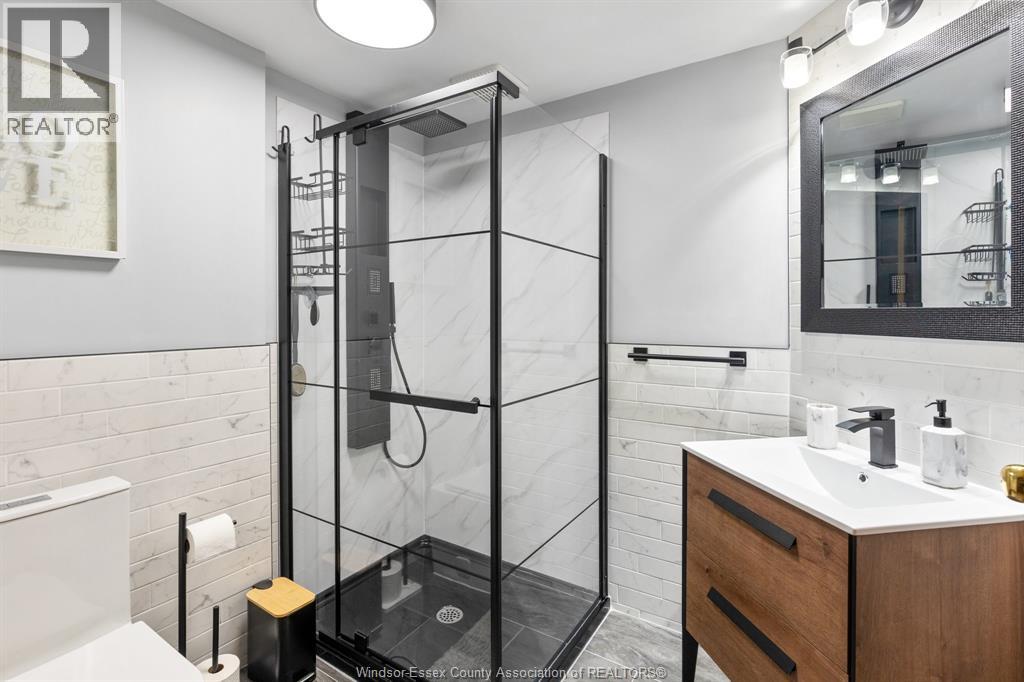 18 AZAR DRIVE - 30