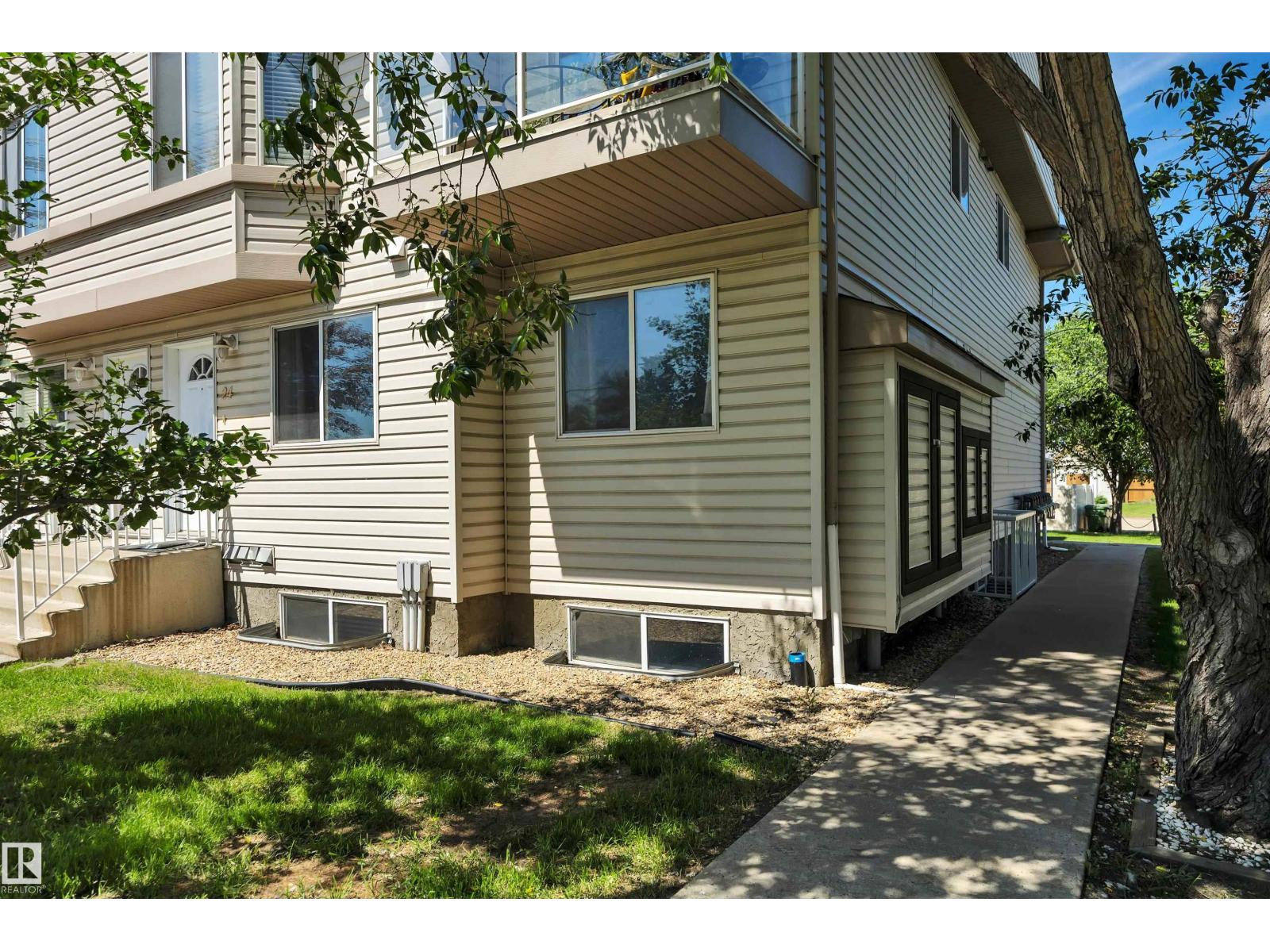 #47 2505 42 ST NW — photo 39