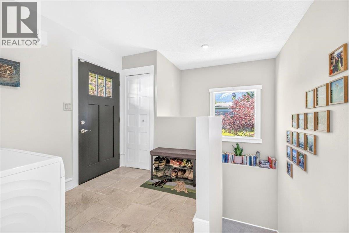 1169 MCLEOD Avenue - 22