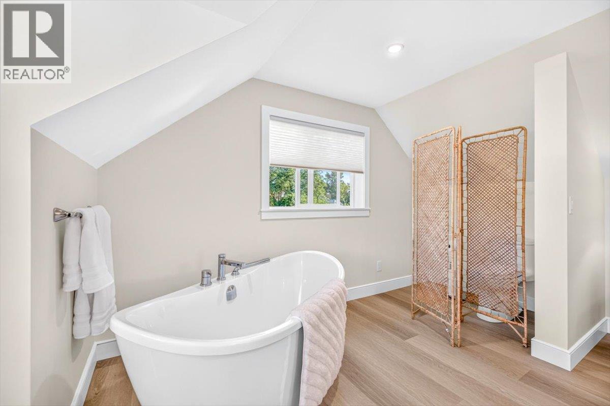 1169 MCLEOD Avenue - 29