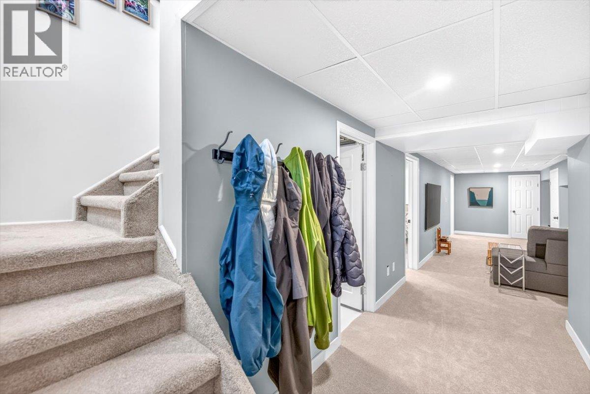 1169 MCLEOD Avenue - 37