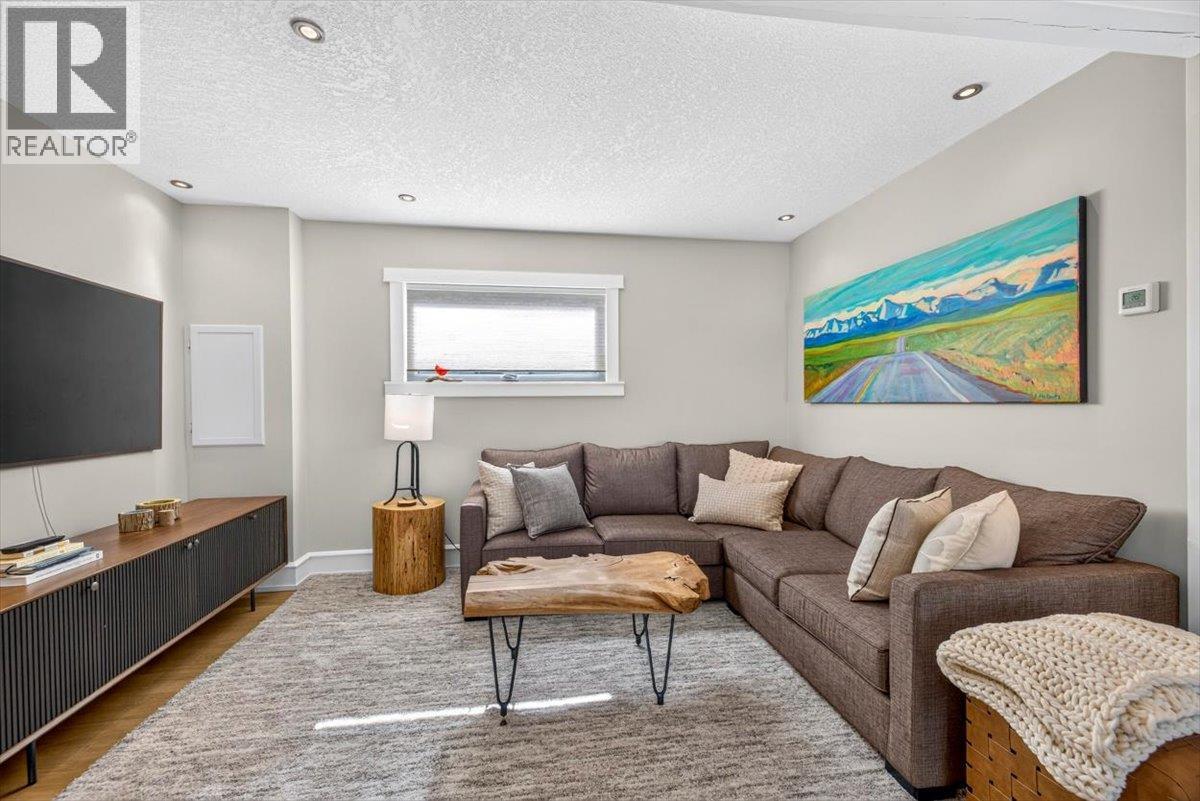 1169 MCLEOD Avenue - 21
