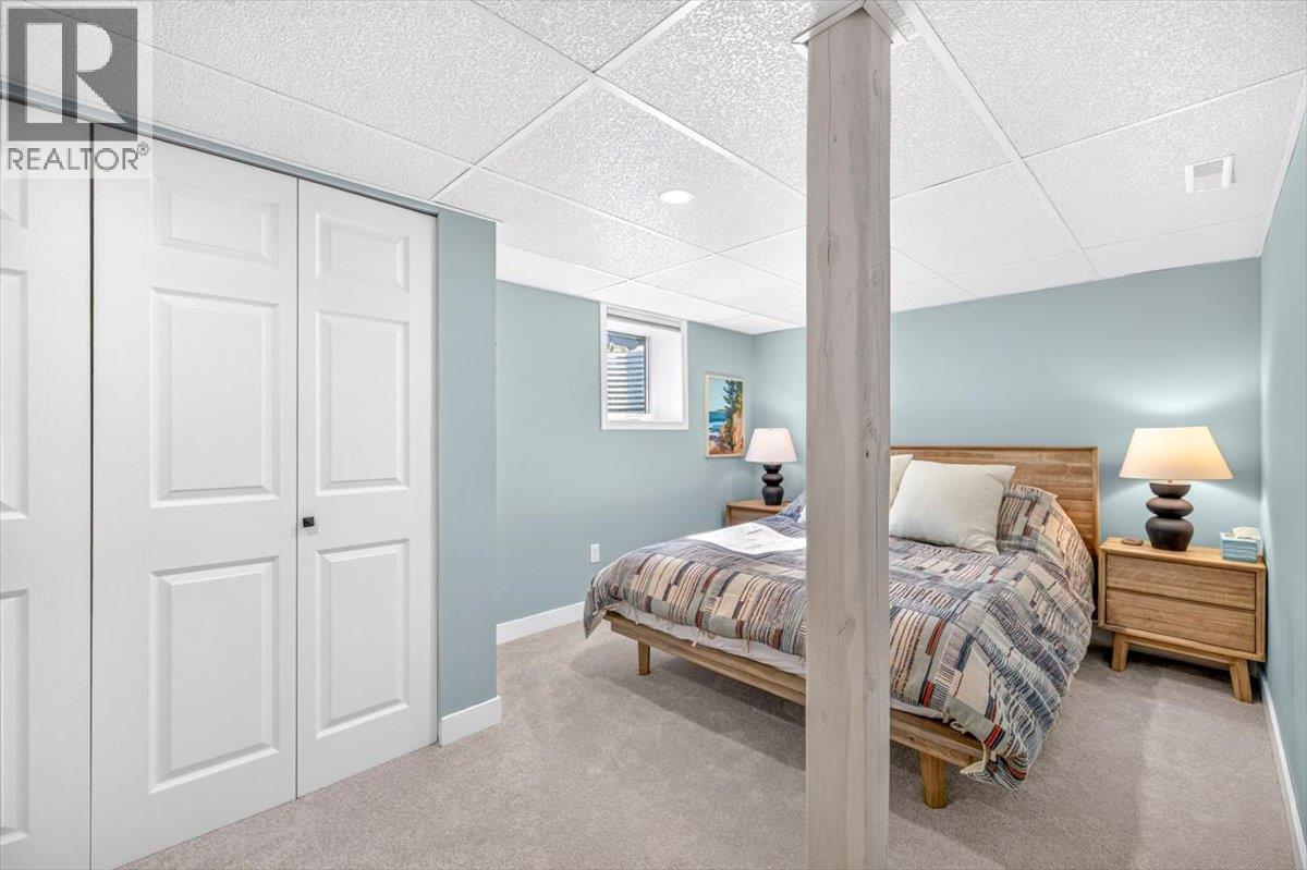 1169 MCLEOD Avenue - 34