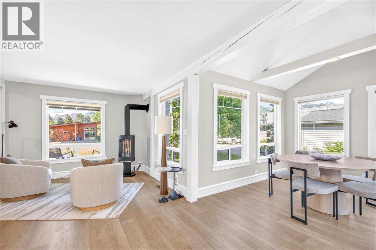 1169 MCLEOD Avenue - 11