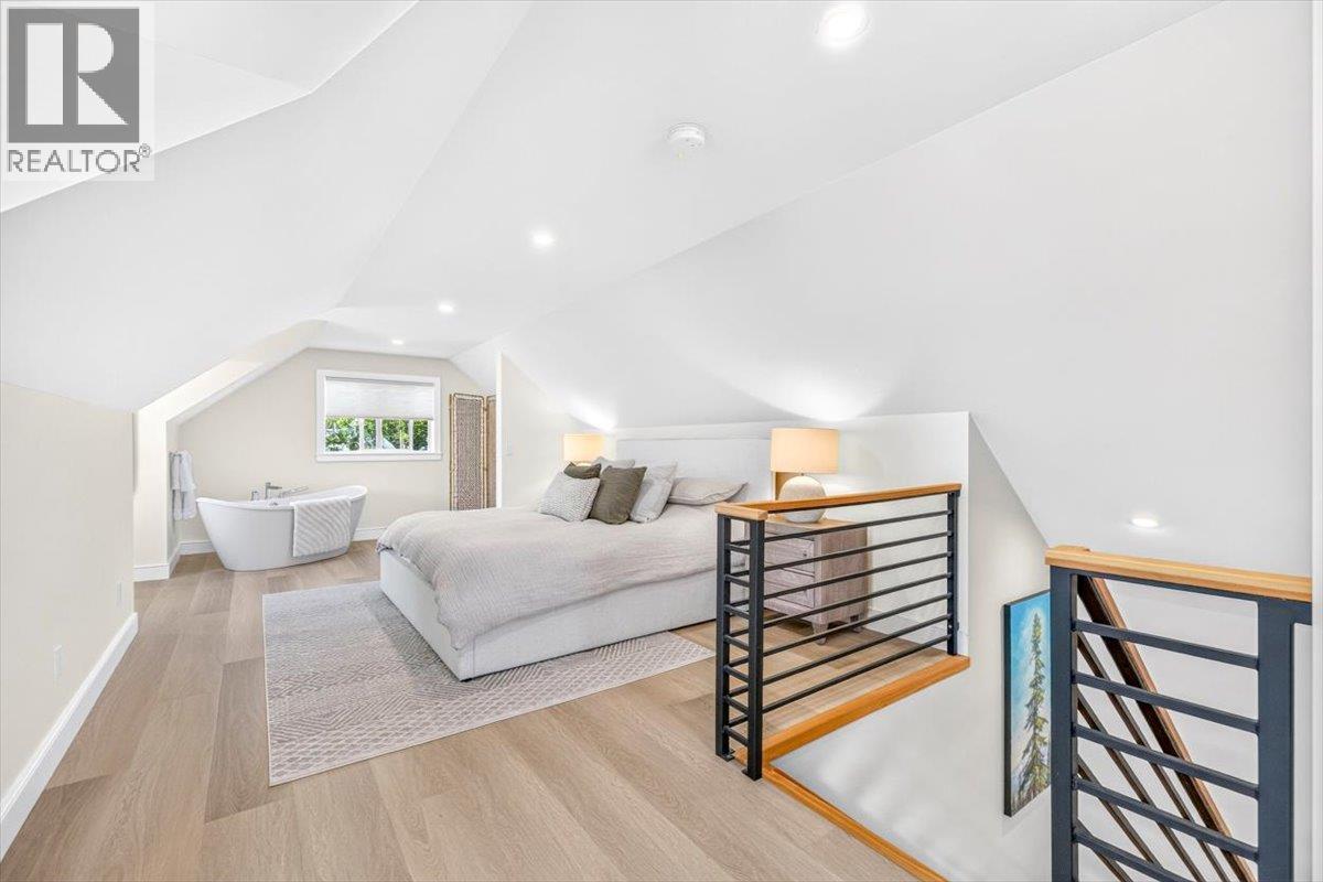 1169 MCLEOD Avenue - 30