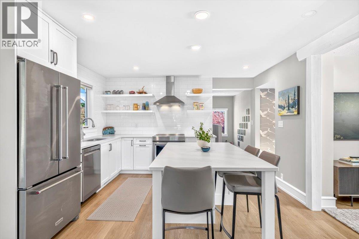 1169 MCLEOD Avenue - 4