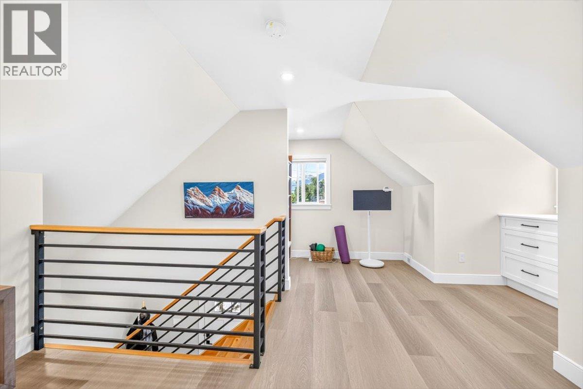 1169 MCLEOD Avenue - 28