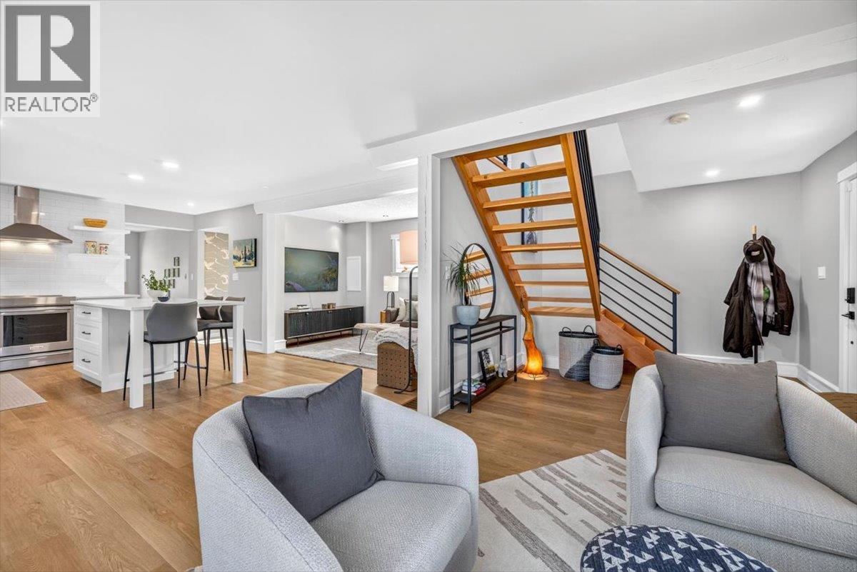 1169 MCLEOD Avenue - 8