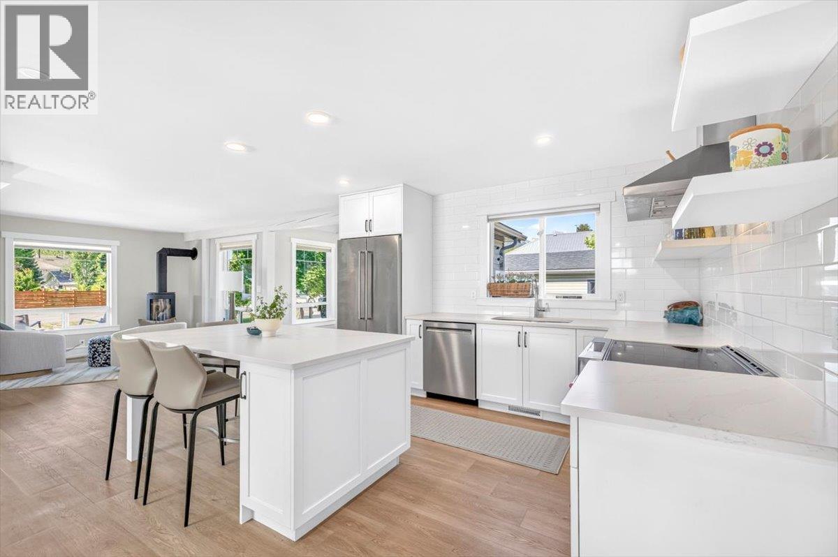 1169 MCLEOD Avenue - 15