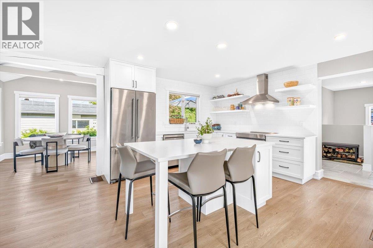 1169 MCLEOD Avenue - 14
