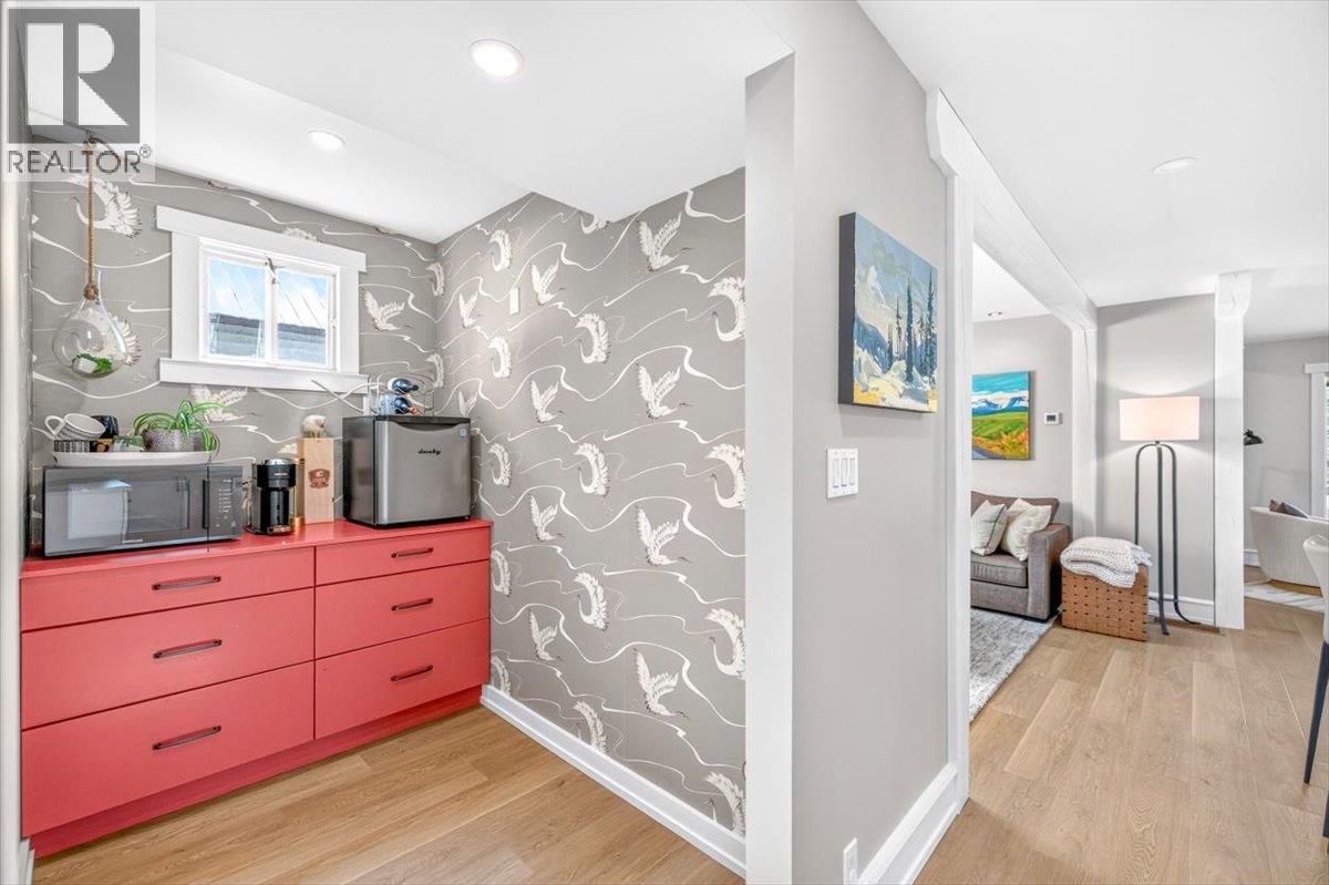 1169 MCLEOD Avenue - 20