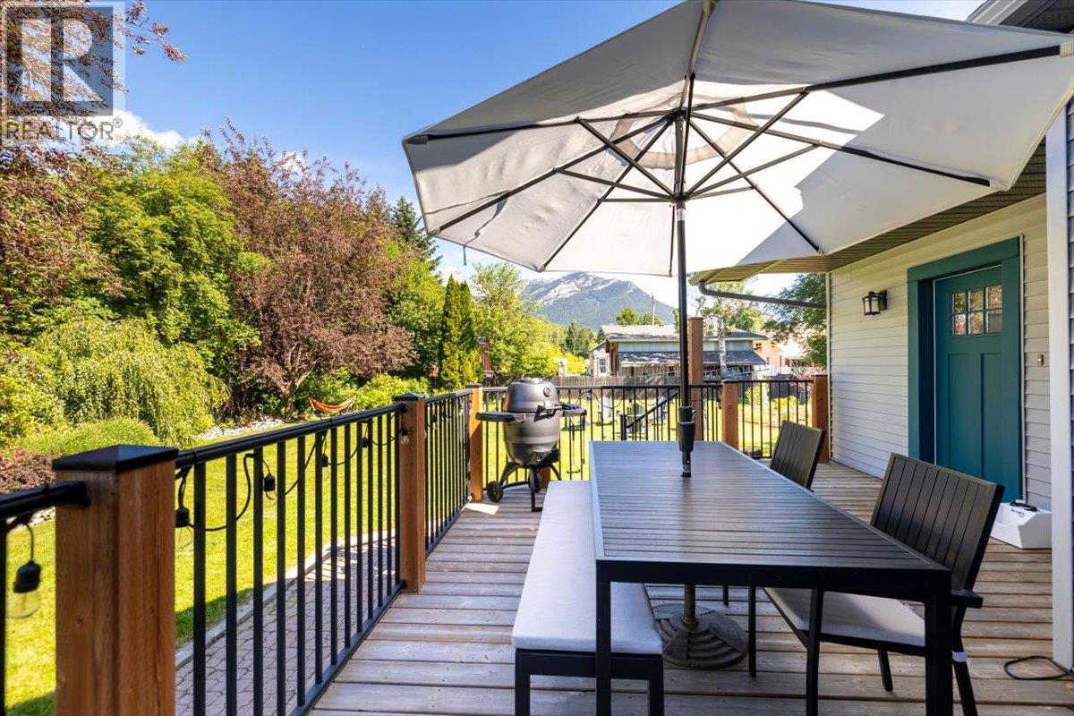 1169 MCLEOD Avenue - 53