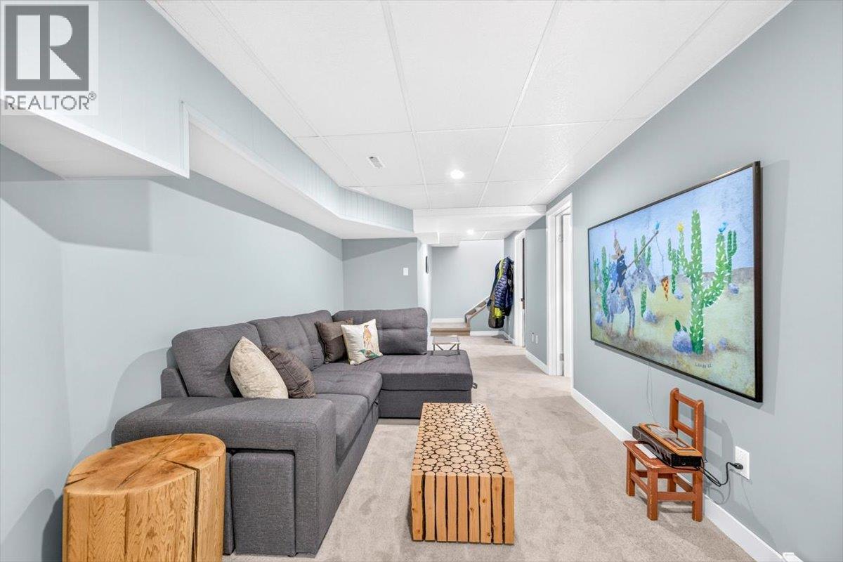 1169 MCLEOD Avenue - 39