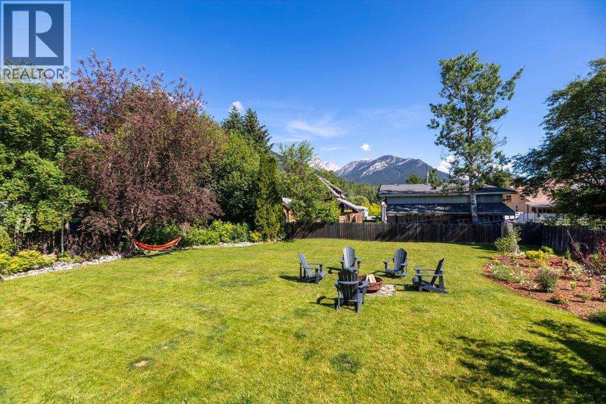 1169 MCLEOD Avenue - 50