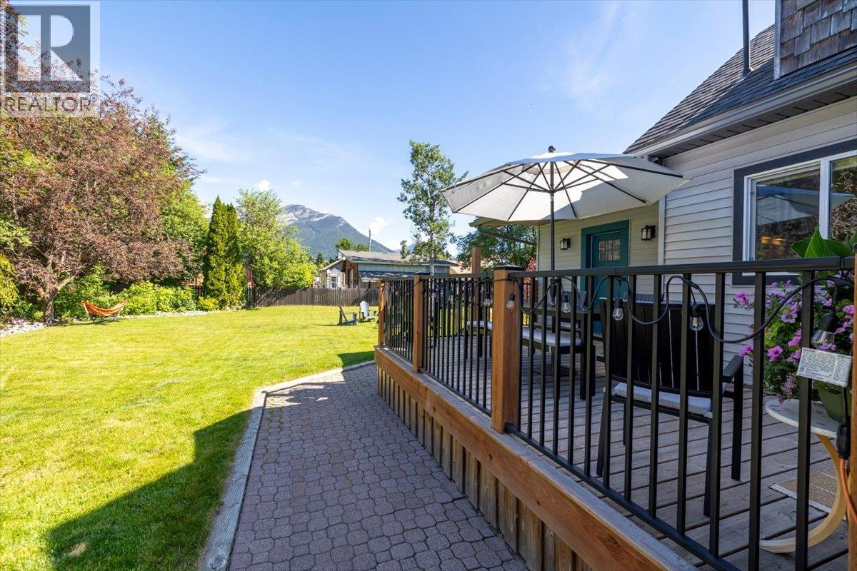 1169 MCLEOD Avenue - 49
