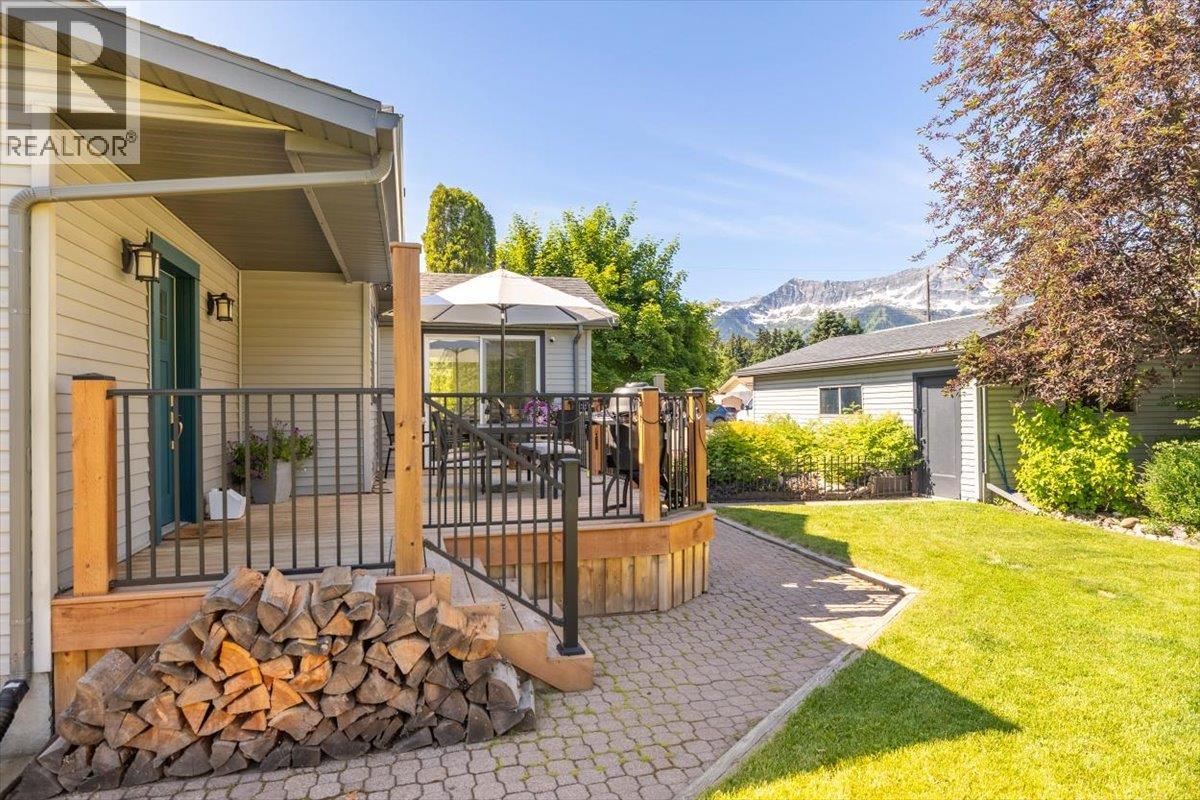 1169 MCLEOD Avenue - 58