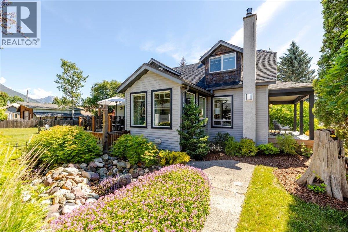1169 MCLEOD Avenue - 62