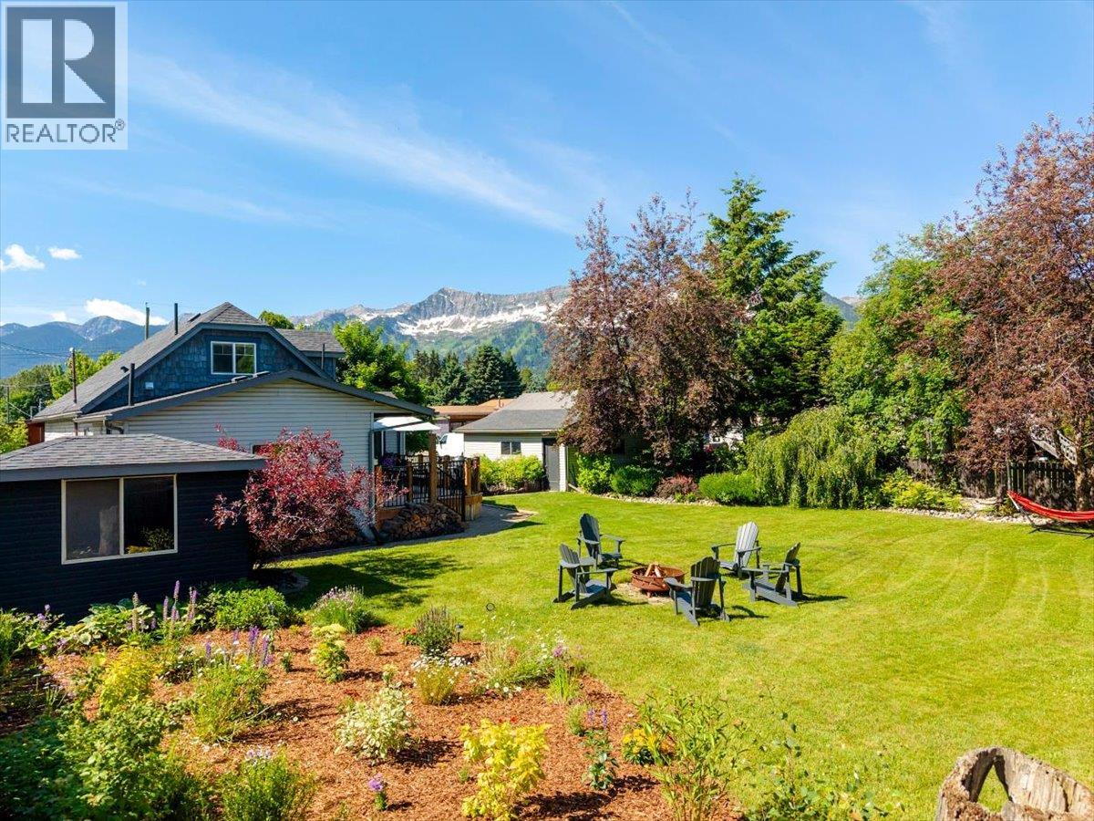 1169 MCLEOD Avenue - 47