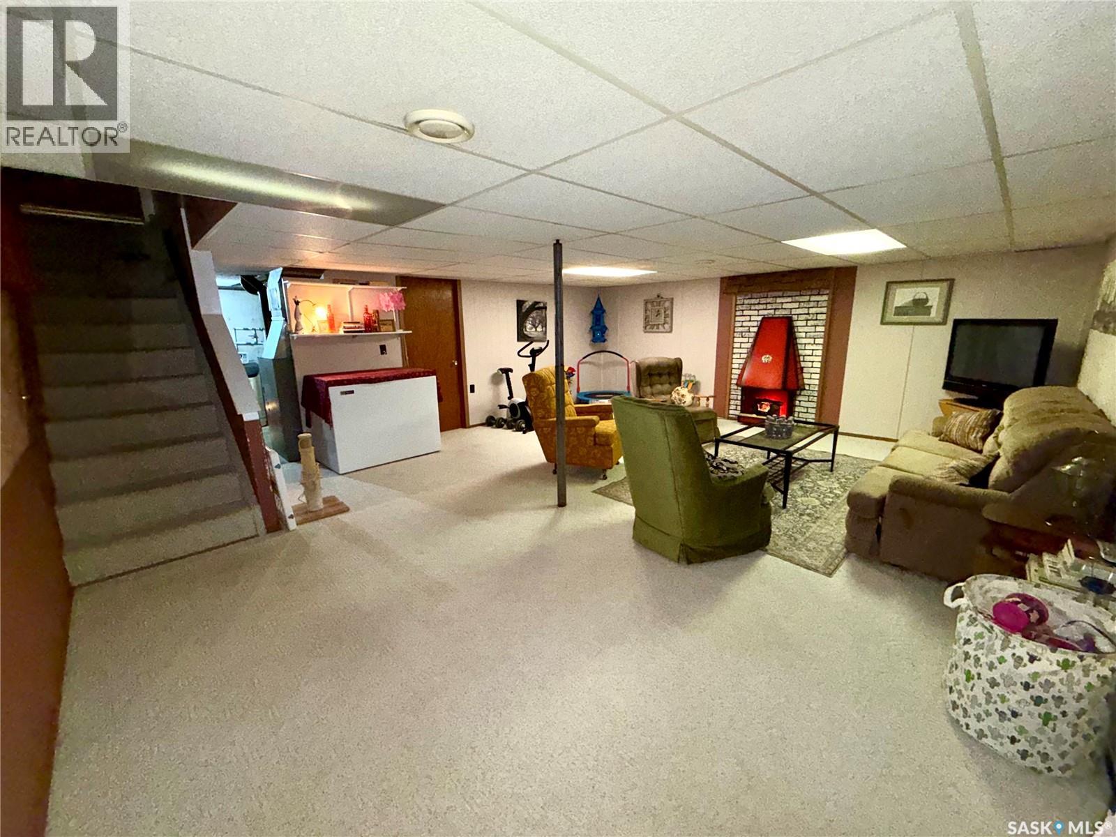 220 2nd STREET W - 22