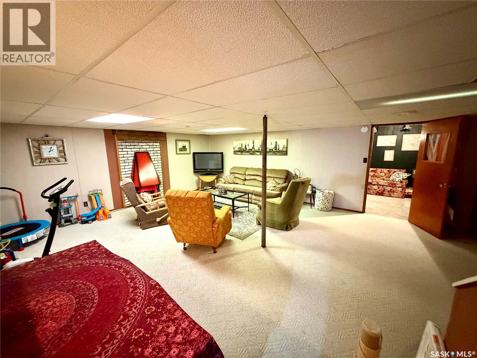 220 2nd STREET W - 25