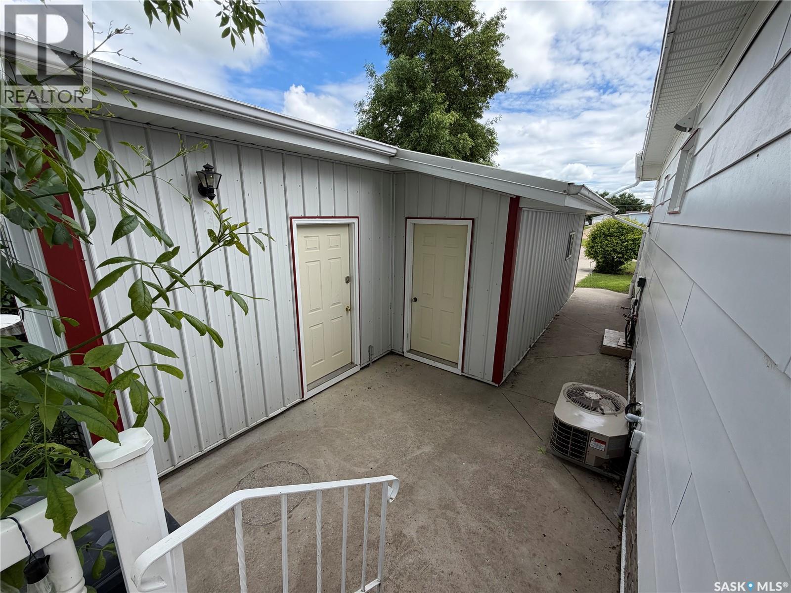 220 2nd STREET W - 35