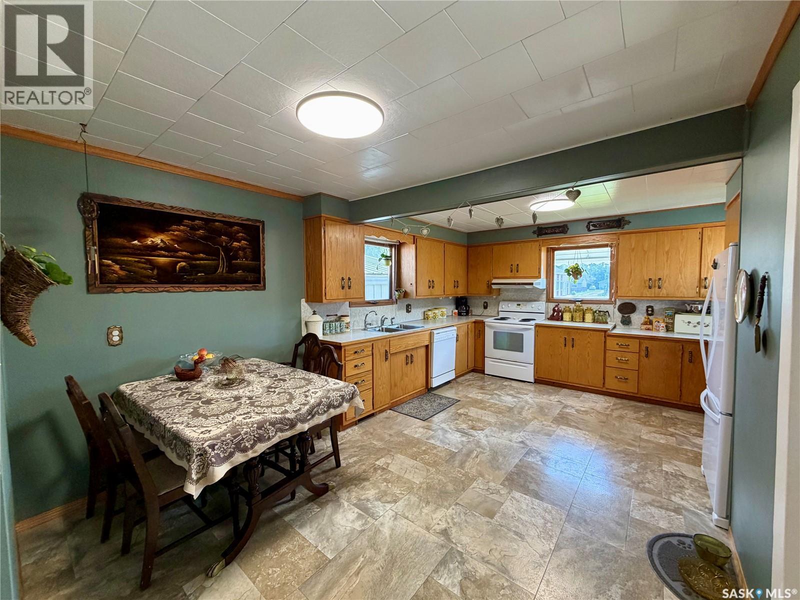 220 2nd STREET W - 6