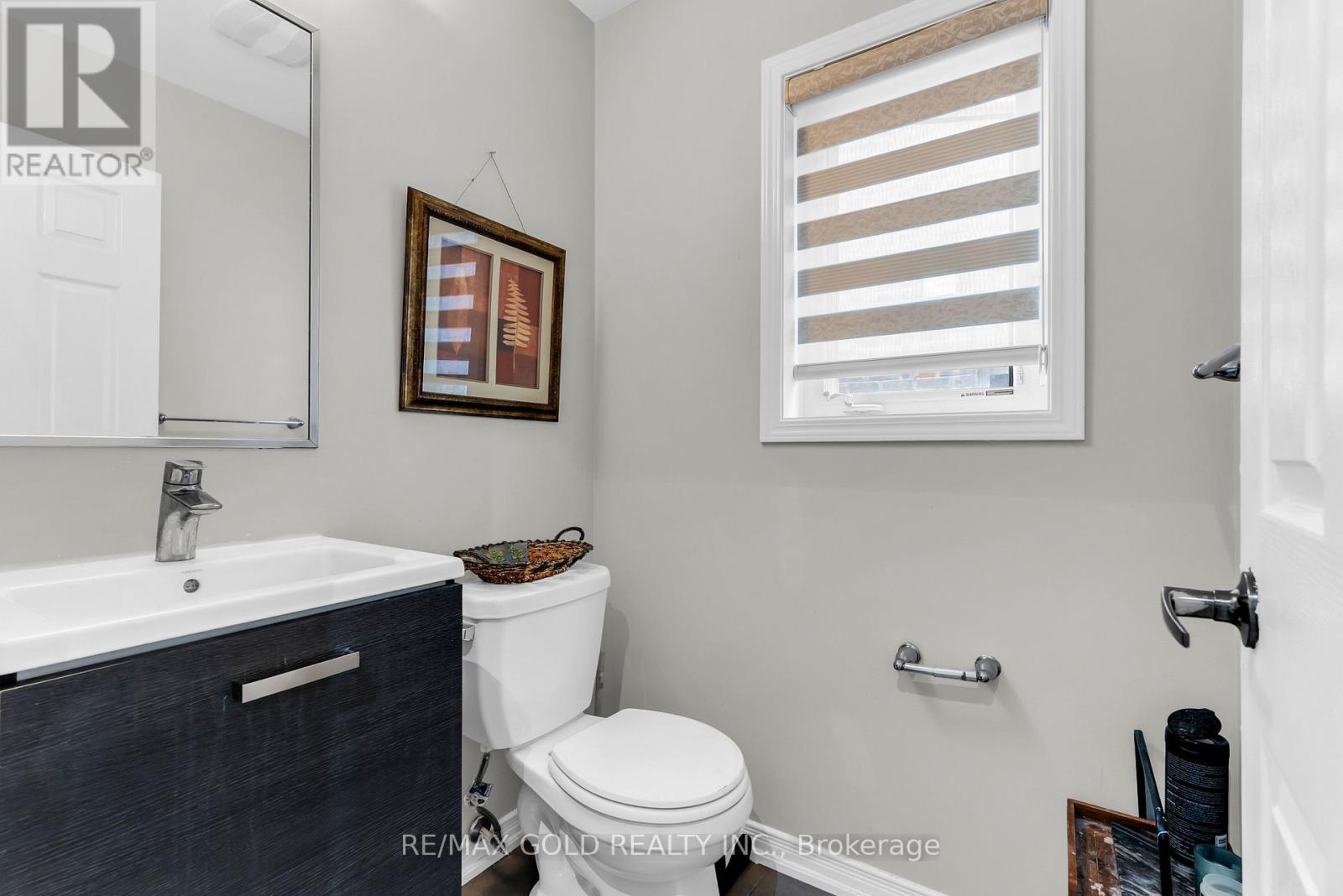 486 QUEEN MARY DRIVE - 11