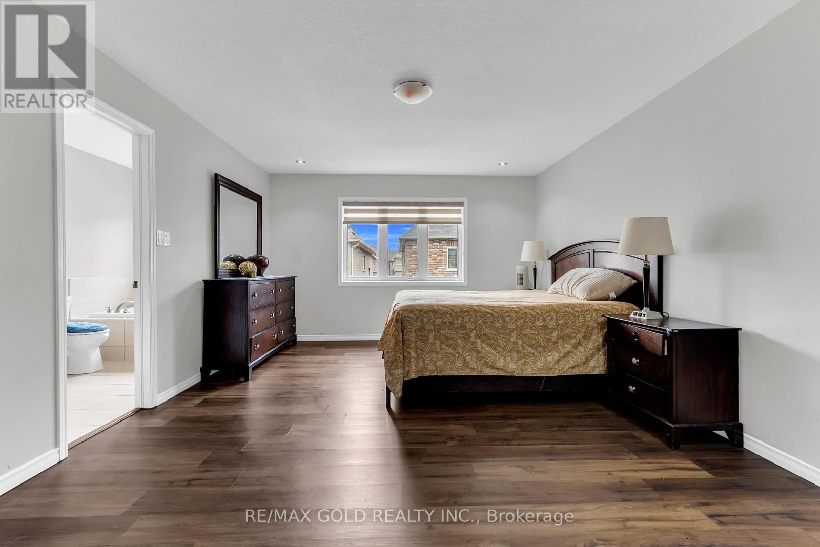 486 QUEEN MARY DRIVE - 15