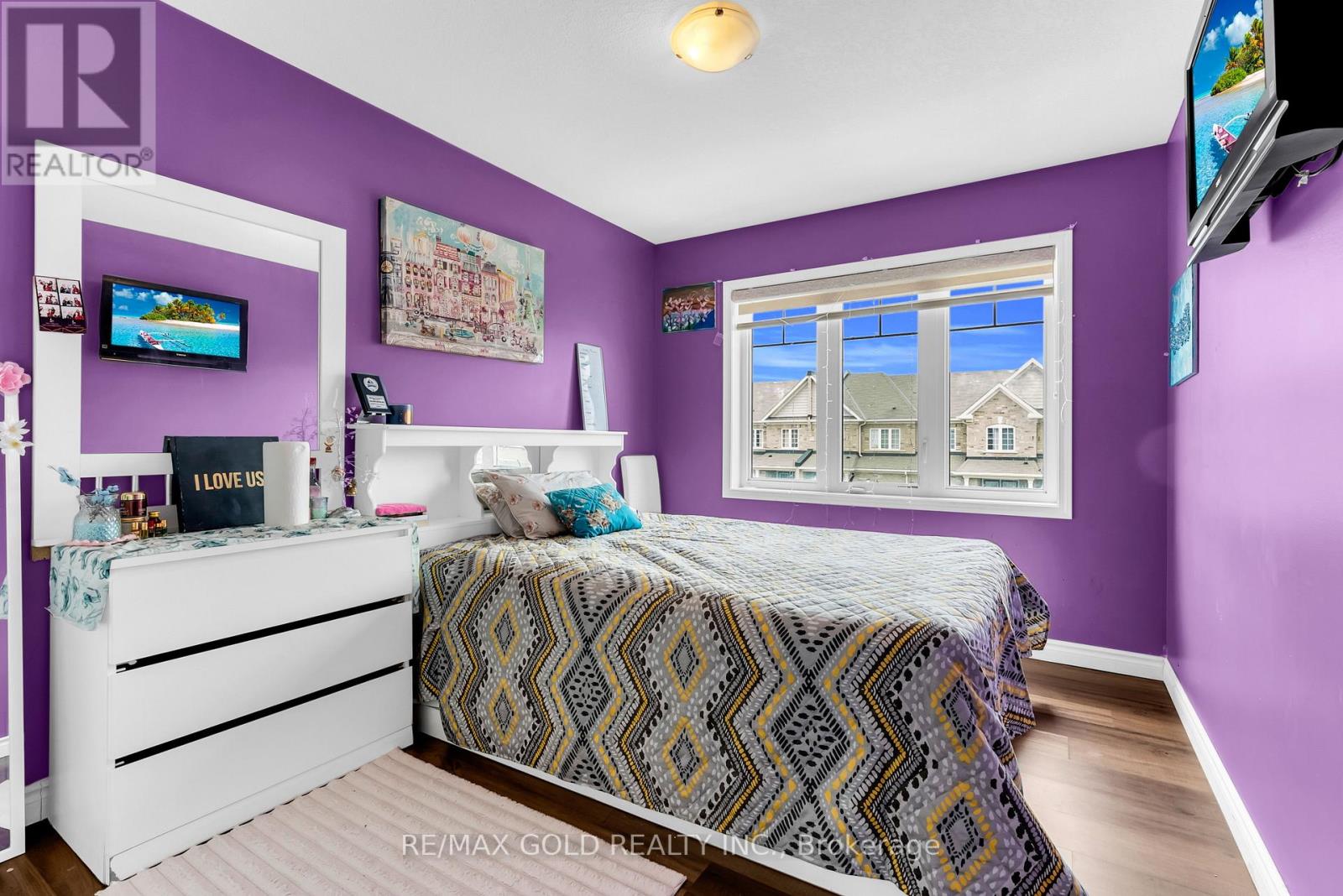486 QUEEN MARY DRIVE - 20