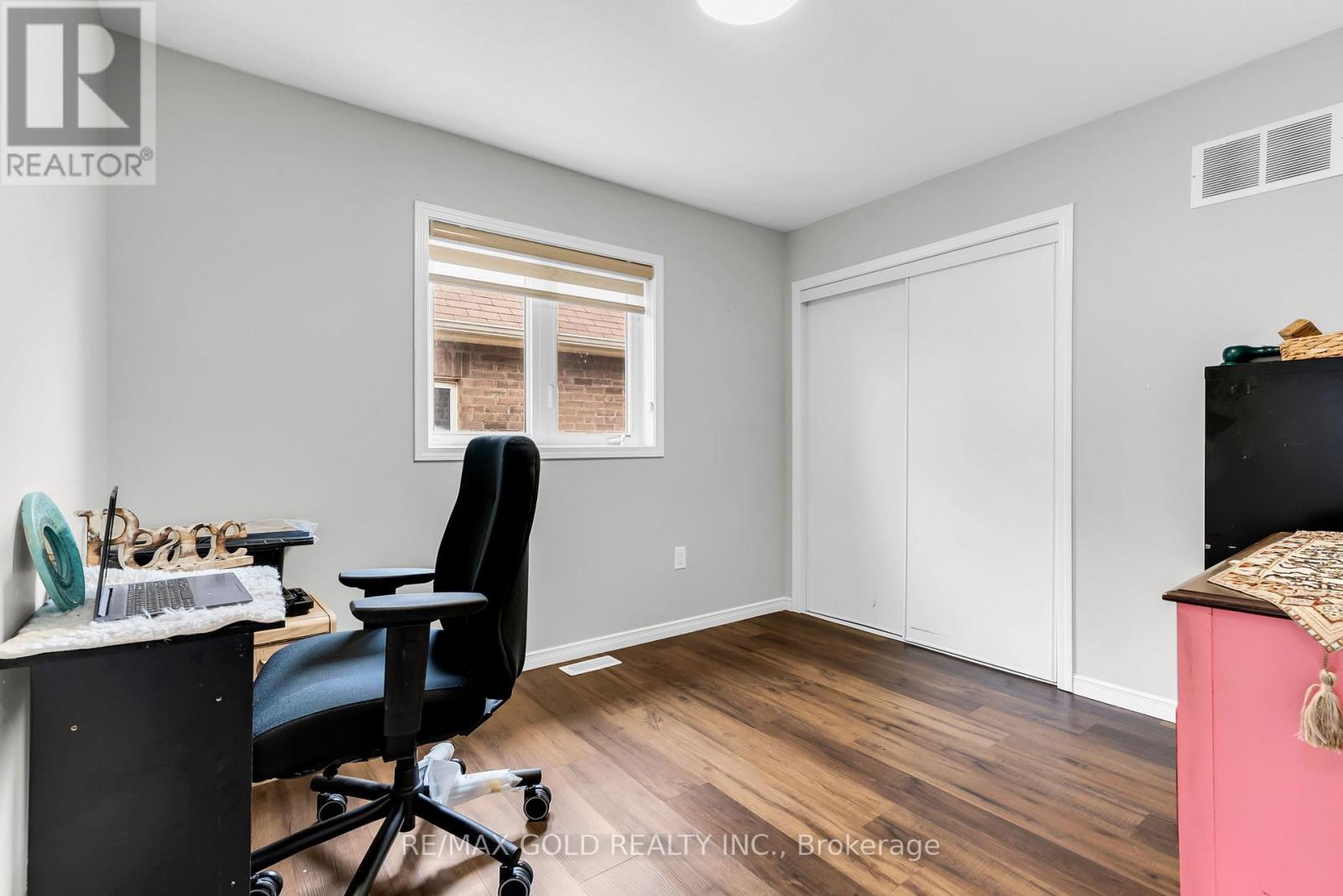 486 QUEEN MARY DRIVE - 21