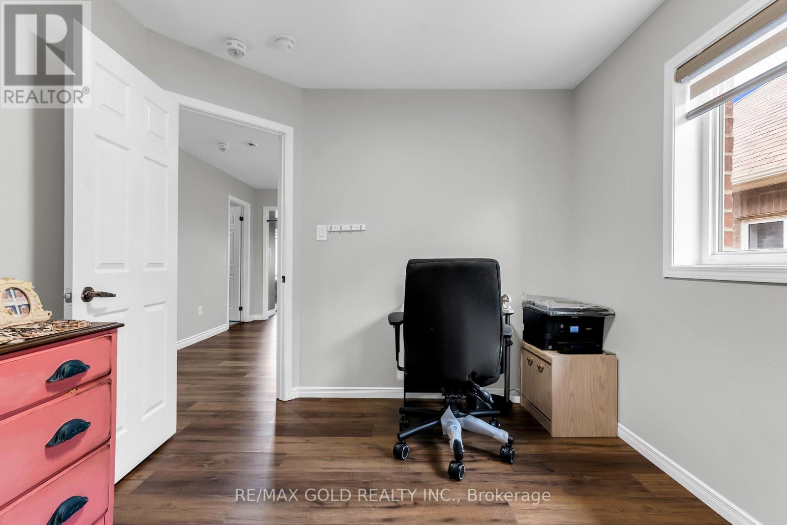 486 QUEEN MARY DRIVE - 22