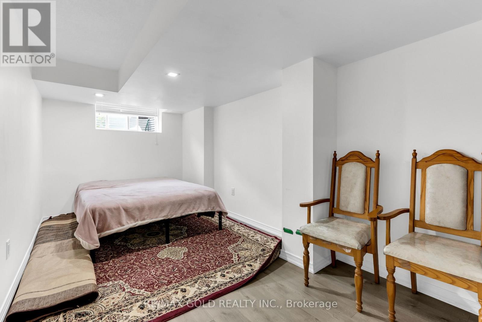 486 QUEEN MARY DRIVE - 29
