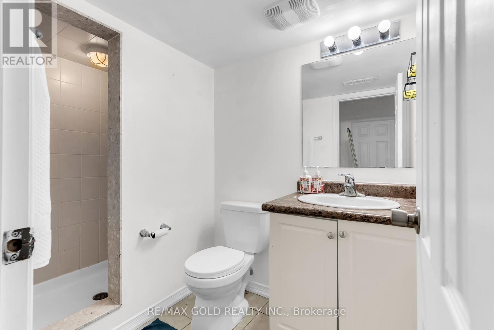 486 QUEEN MARY DRIVE - 30