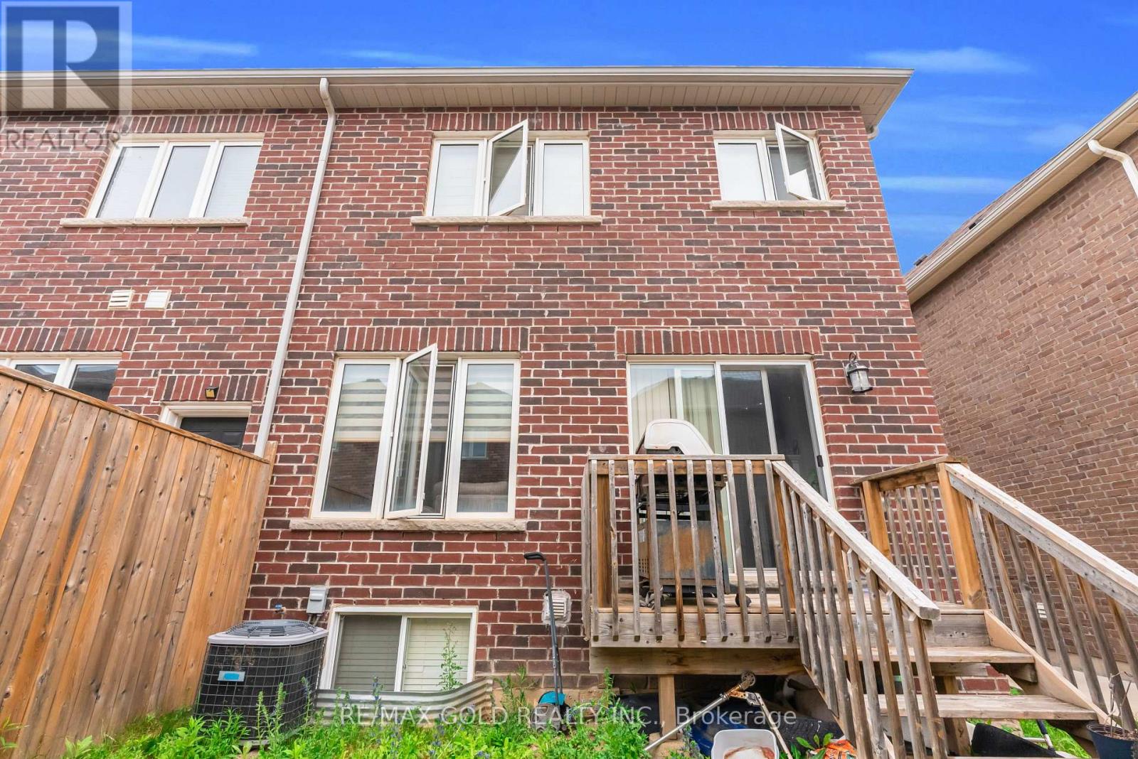 486 QUEEN MARY DRIVE - 34