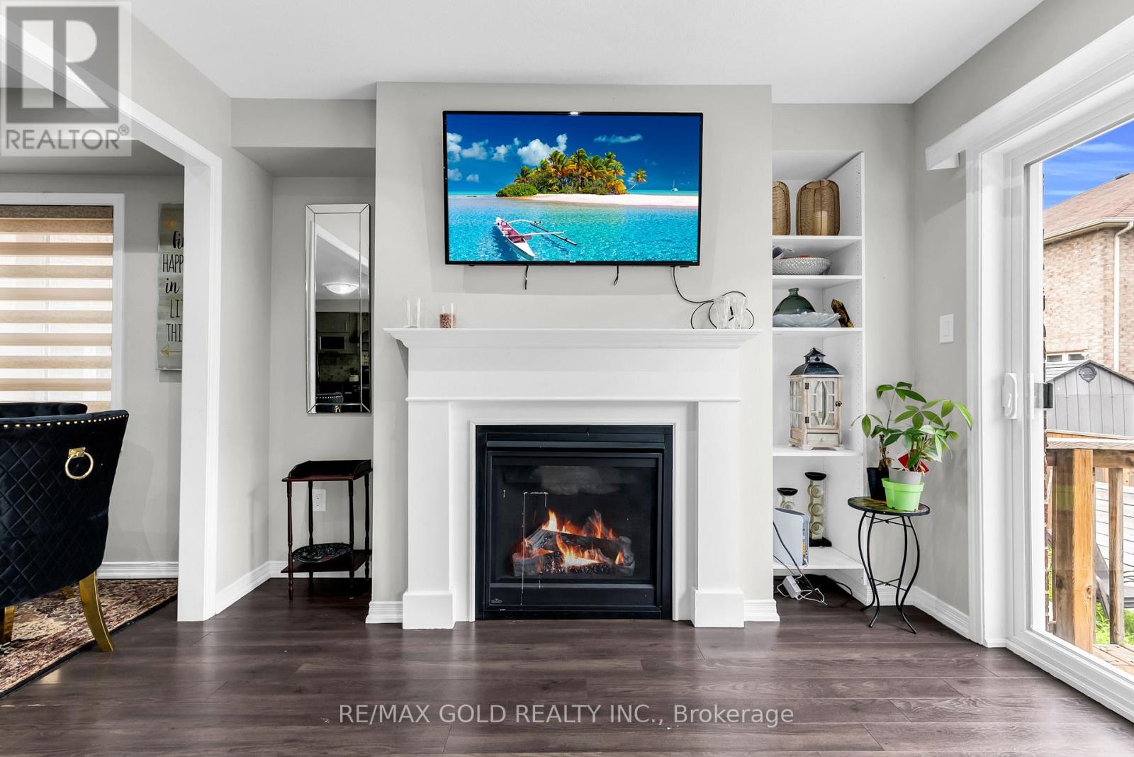 486 QUEEN MARY DRIVE - 7