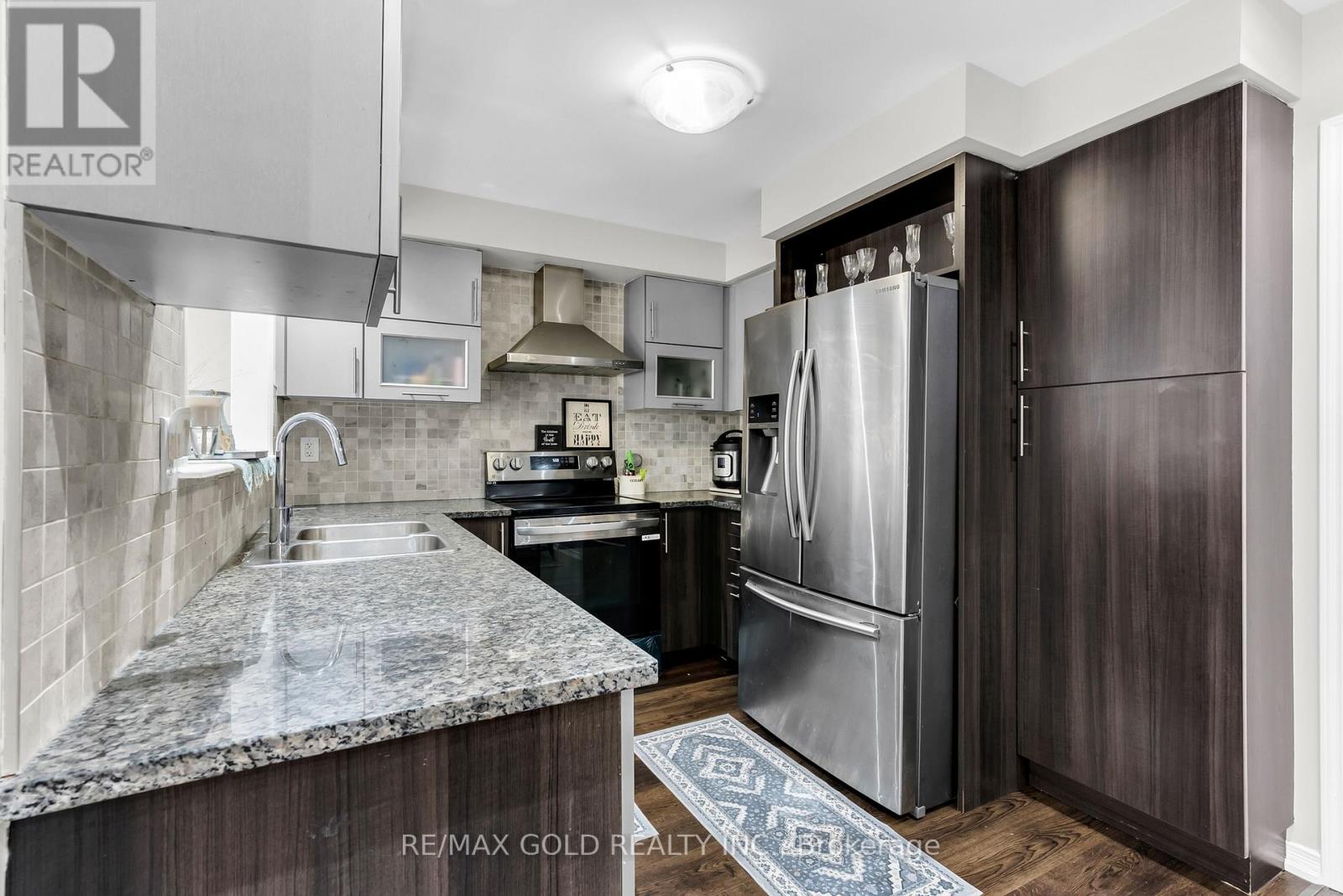 486 QUEEN MARY DRIVE - 9