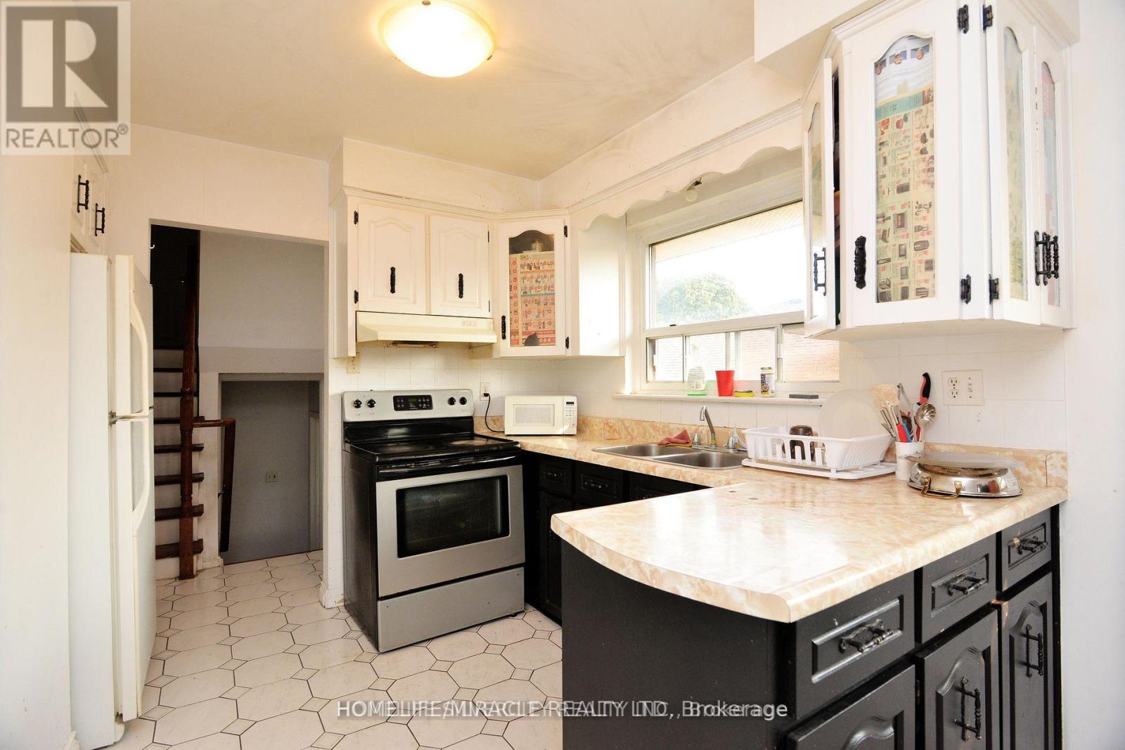 88 ARDGLEN DRIVE - 10