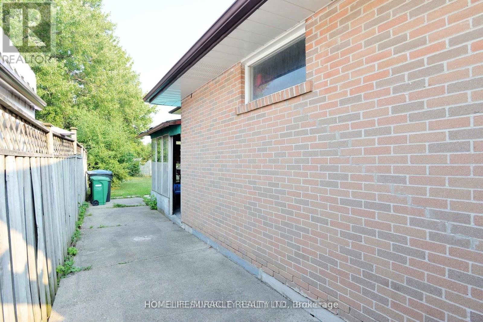 88 ARDGLEN DRIVE - 22