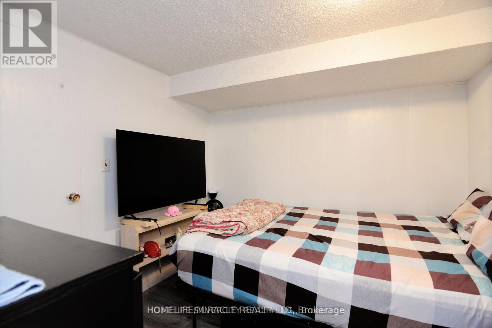 88 ARDGLEN DRIVE - 27