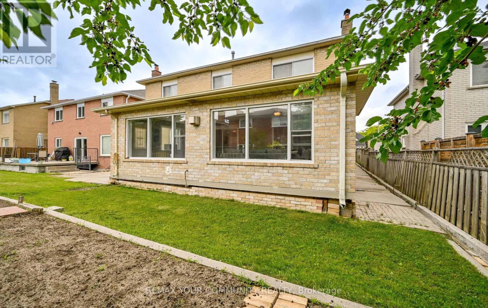 1554 SAUGEEN DRIVE - 40